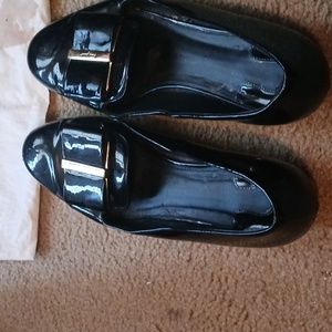 Salvatore Ferragamo dress shoes in black with gold trim in a size 7